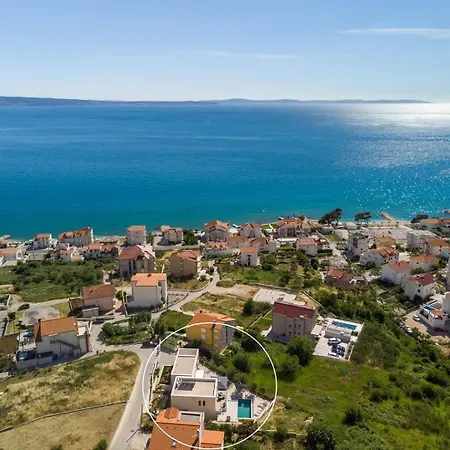 Luxury Cecilia With 4 En-suite Bedrooms Located 250m From The In Podstrana, Max 8 People * Podstrana