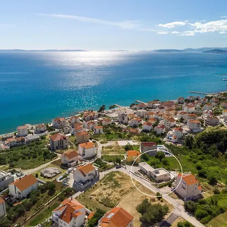 Luxury Cecilia With 4 En-suite Bedrooms Located 250m From The In Podstrana, Max 8 People Villa Podstrana