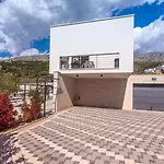 Villa Luxury Cecilia With 4 En-suite Bedrooms Located 250m From The In Podstrana, Max 8 People Podstrana