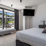 Luxury Cecilia With 4 En-suite Bedrooms Located 250m From The In Podstrana, Max 8 People * Podstrana