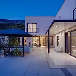 Luxury Cecilia With 4 En-suite Bedrooms Located 250m From The In Podstrana, Max 8 People Podstrana