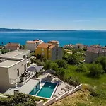 Villa Luxury Cecilia With 4 En-suite Bedrooms Located 250m From The In Podstrana, Max 8 People *
