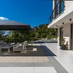 Villa Luxury Cecilia With 4 En-suite Bedrooms Located 250m From The In Podstrana, Max 8 People *
