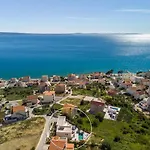 Luxury Cecilia With 4 En-suite Bedrooms Located 250m From The In Podstrana, Max 8 People * Podstrana