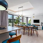 Luxury Cecilia With 4 En-suite Bedrooms Located 250m From The In Podstrana, Max 8 People Podstrana