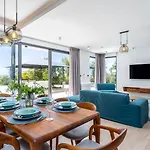 Villa Luxury Cecilia With 4 En-suite Bedrooms Located 250m From The In Podstrana, Max 8 People *