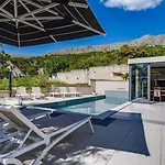 Luxury Cecilia With 4 En-suite Bedrooms Located 250m From The In Podstrana, Max 8 People Villa *