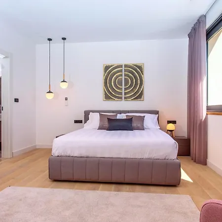 Βίλα Luxury Cecilia With 4 En-suite Bedrooms Located 250m From The In Podstrana, Max 8 People *