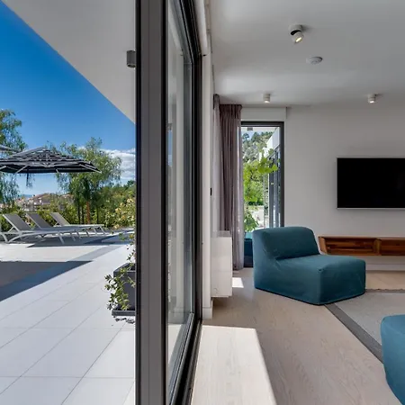 Luxury Cecilia With 4 En-suite Bedrooms Located 250m From The In Podstrana, Max 8 People Ποντστράνα